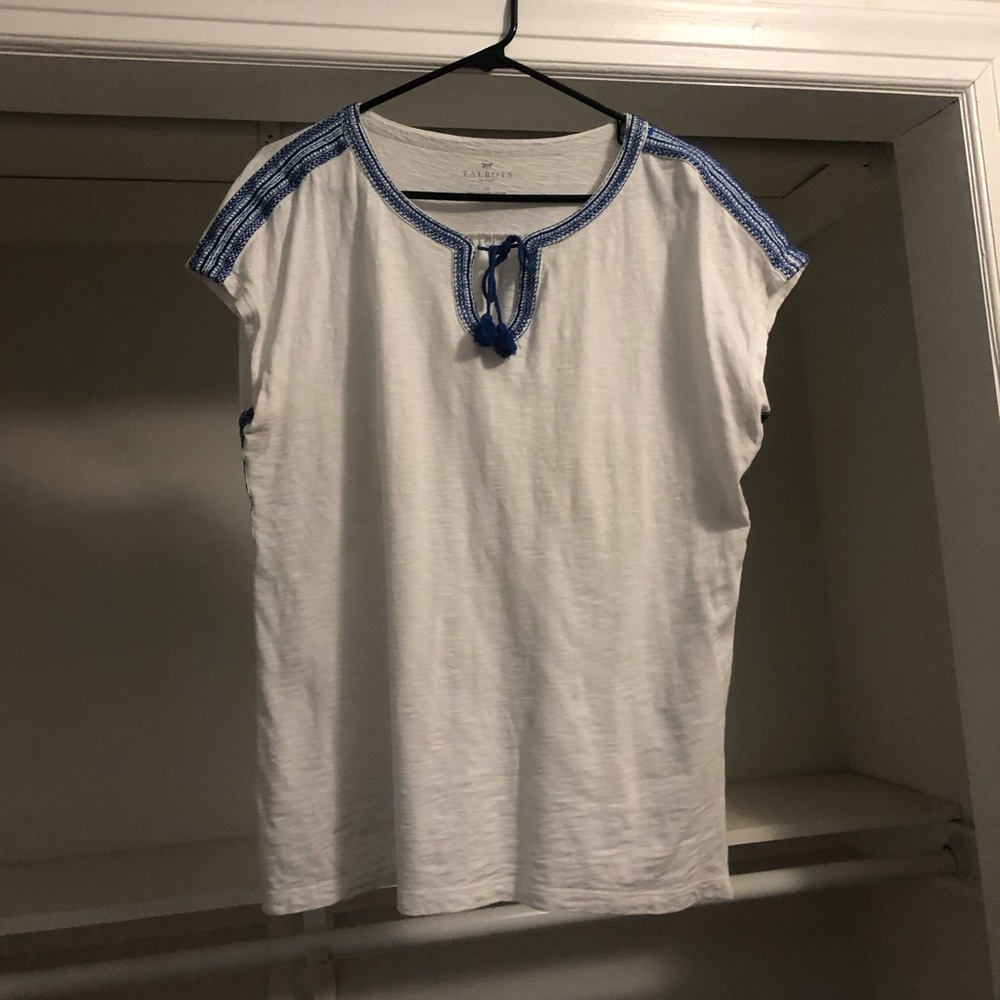 Large Petite Talbots Top. Navy embroidery. Smoke Free Home. 26in long